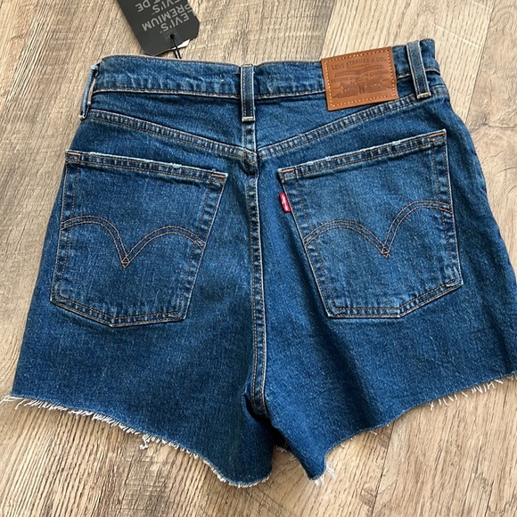 Levi’s Ribcage Stretch Short🎀 - Picture 2 of 9